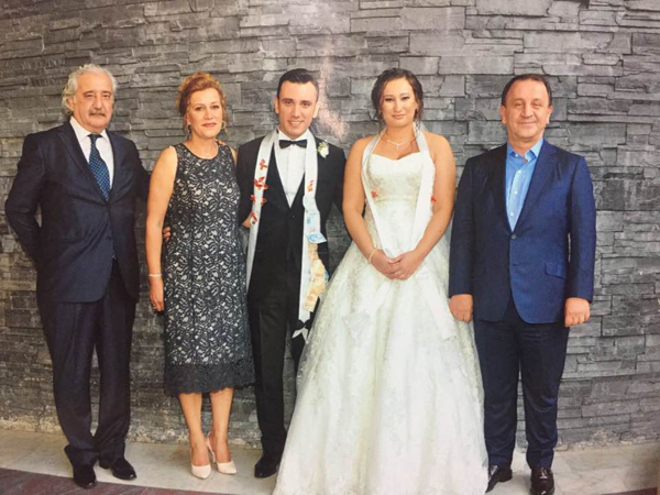 Işıklar, mutluluklarına ortak oldu
