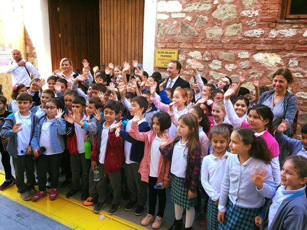 “Çocuklarımızın sanatla, kültürle tebessümü sürecek”