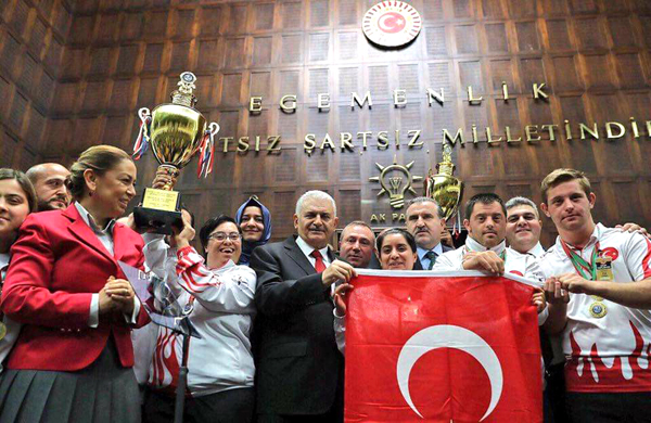 Başbakan Yıldırım şampiyon sporcuları kutladı