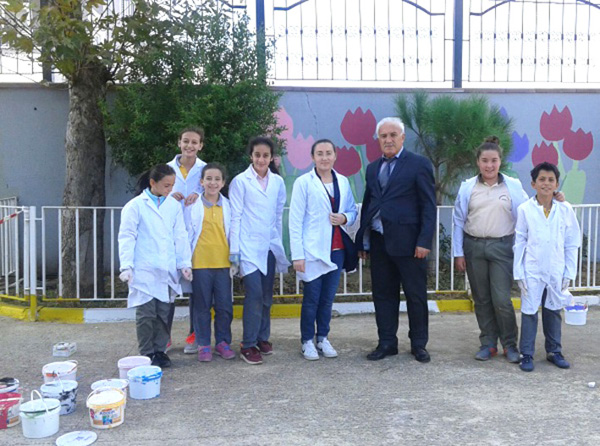 Atatürk Ortaokulu bahçesi güzelleşiyor