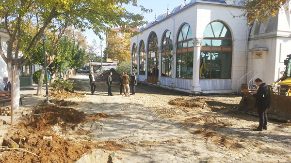 Belediye, Çanta Cami Bahçesini düzenliyor