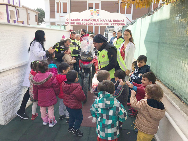 Eğitimli sürücüler ve bilinçli yayalar hedefleniyor