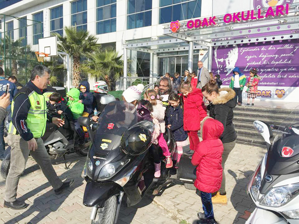 Motosiklet Kulübü üyeleri, Odak öğrencilerini bilgilendirdi