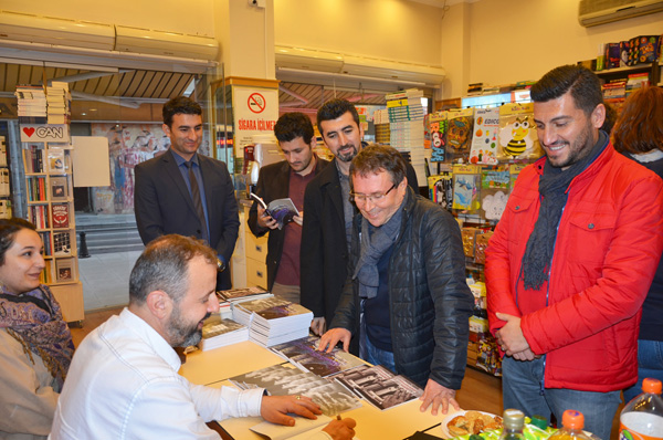 İmza gününe yoğun ilgi