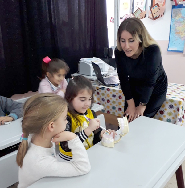 Öğrencilere ağız ve diş sağlığı bilgilendirmesi