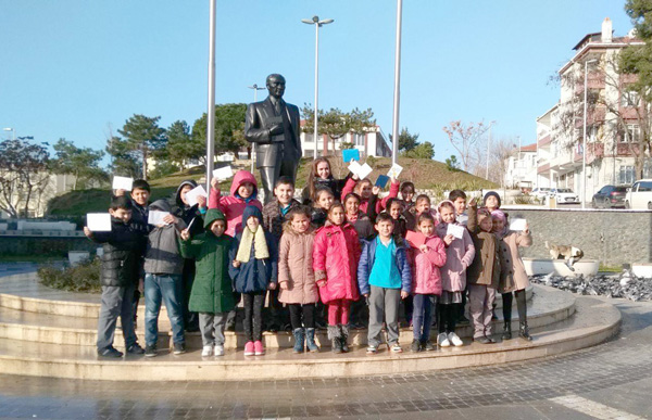 “Bir tebrik kartı bir tebessüm”