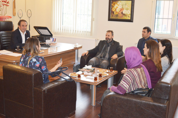 Gazi öğretmenleri, şair/yazar İhsan Tevfik’le söyleşi yaptı