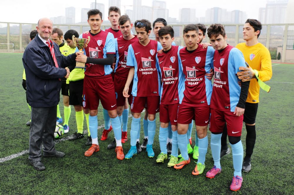 ŞAMPİYON TRABZONSPOR KUPASINI ALDI