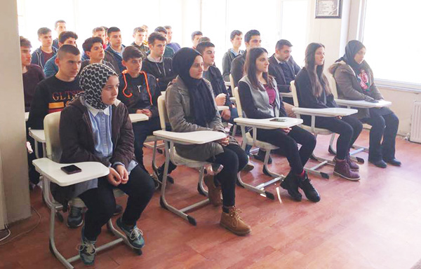 Eğitim seminerlerine devam