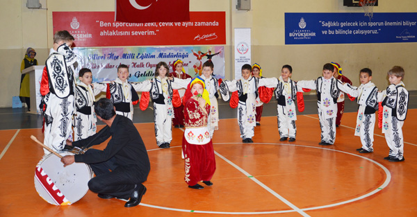 İlkokullar başarılı  sahneleriyle gururlandırdı