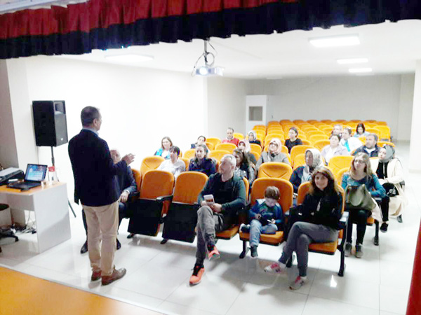 Çizgi Koleji velilerine seminer düzenlendi