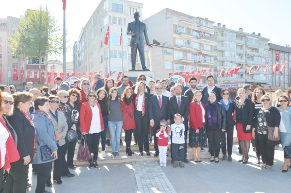 Siyasi parti ve sivil toplum örgütleri Ata’nın huzurunda