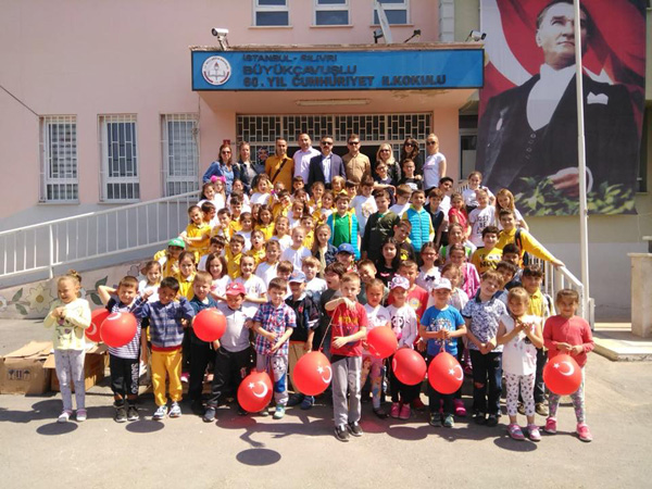 Turgut Reis’ten kardeş okula bayram hediyeleri
