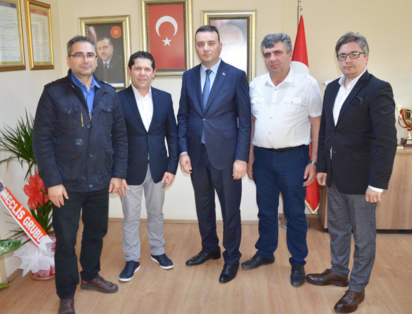 Göçmenlerden Bozoğlu’na hayırlı olsun