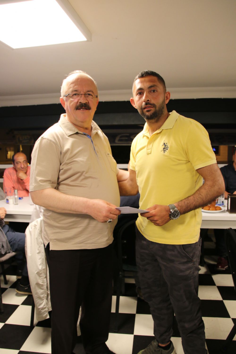Tonta, şampiyonluk primlerini de dağıttı