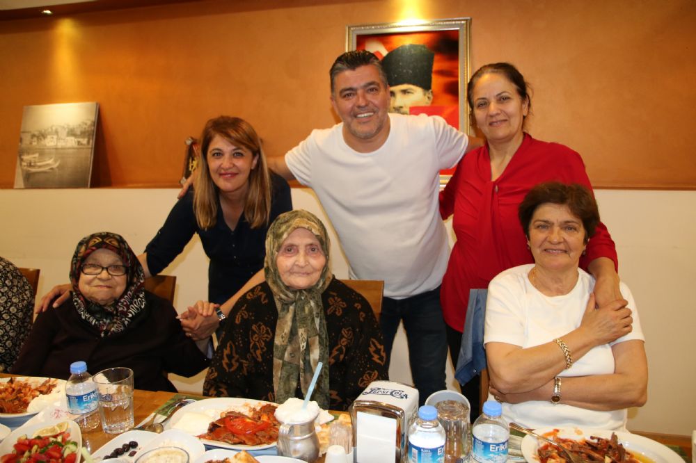 Karaca’dan anlamlı iftar