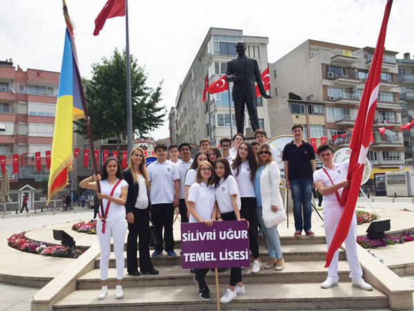 Uğurlu öğrencilerin 19 Mayıs coşkusu