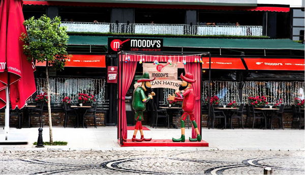 Moody's Cafe'den Hacivat ve Karagöz sürprizi