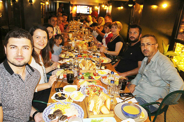Yerel medya Moodys’in iftarındaydı