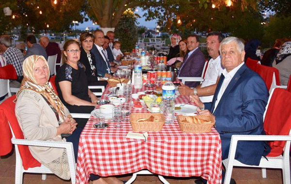 Belediye ve Muhtarlar Derneği’nden ortak iftar