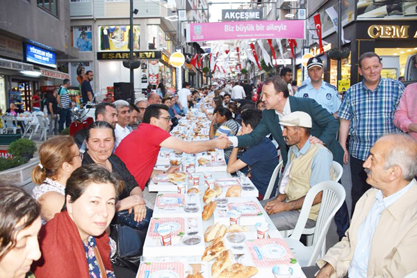 Akçeşme ve Yemeniciler Sokak’ta iftar finali