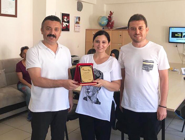 Turgut Reis, öğretmeni Selda Tilev’i uğurladı