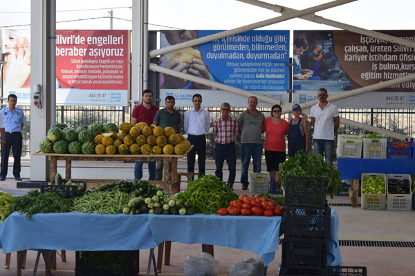 Sebze Üreticileri Birliği, semt pazarında yerini aldı