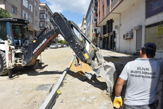 Eski sanayi bölgesinde tretuvar çalışmaları