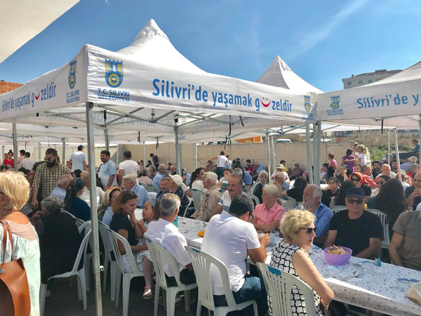 Silivri Cemevi, aşure lokması verdi