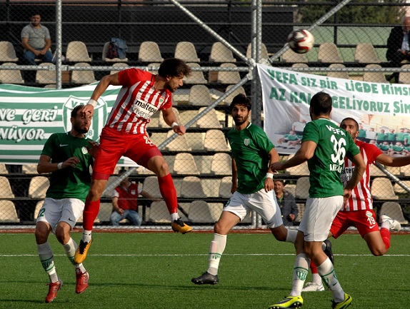 Vefaspor, Şenlikköy'de direklere takıldı 0-0