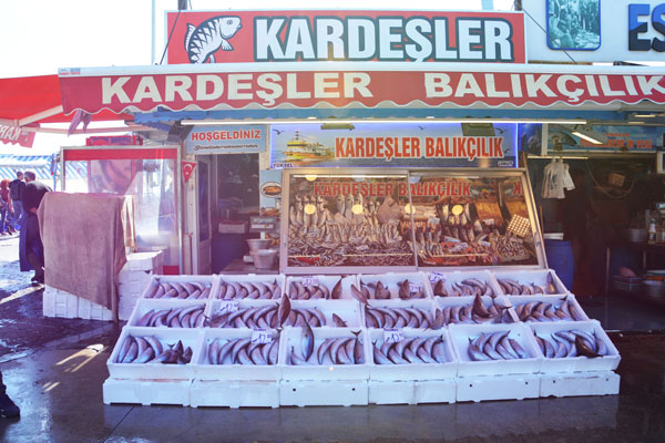 Sahilde balığın adresi: Kardeşler Balıkçılık