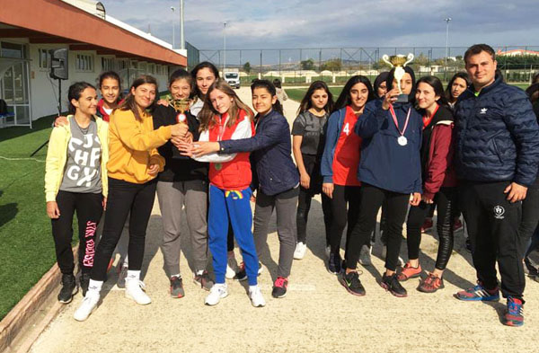 Cumhuriyet kupalarını Atatürk Lisesi kazandı