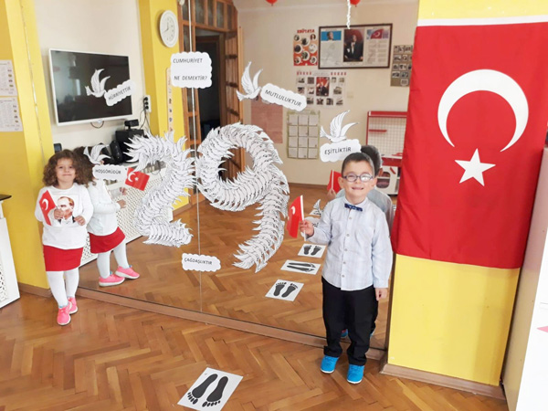 Liderim minikleri Cumhuriyet’i anlattı