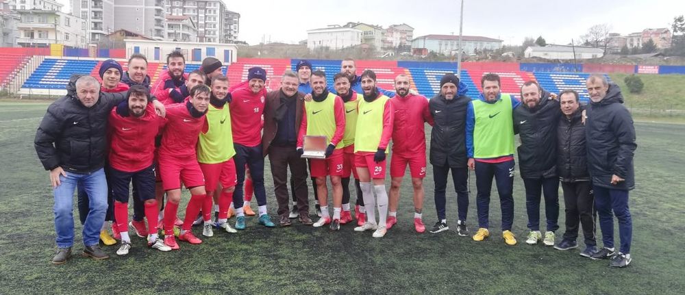 Silivrispor’a baklavalar spor müdüründen