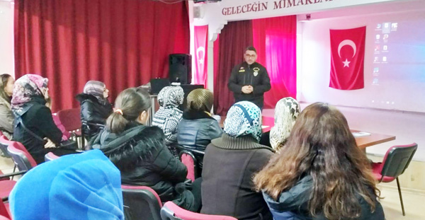 Trafik Kuralları ve adabı anlatıldı