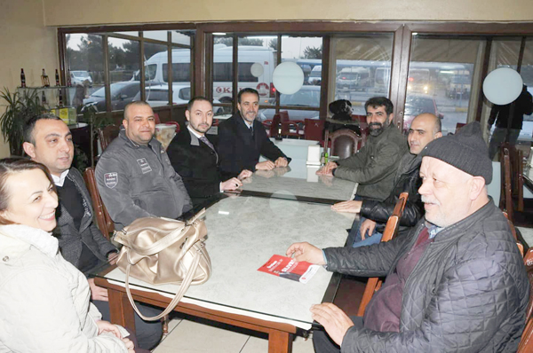 Otogarda esnaf ve  yolcularla görüştüler