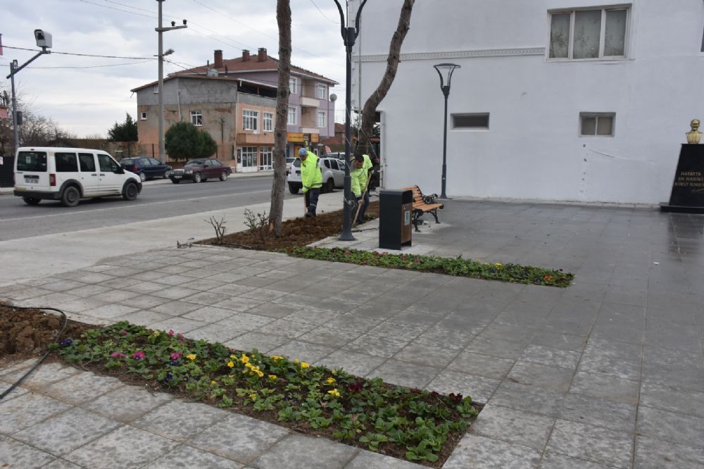 Büyük Kılıçlı Meydanı çiçeklendi