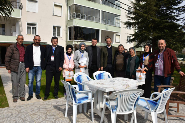 Çat kapı ziyaretleri doludizgin