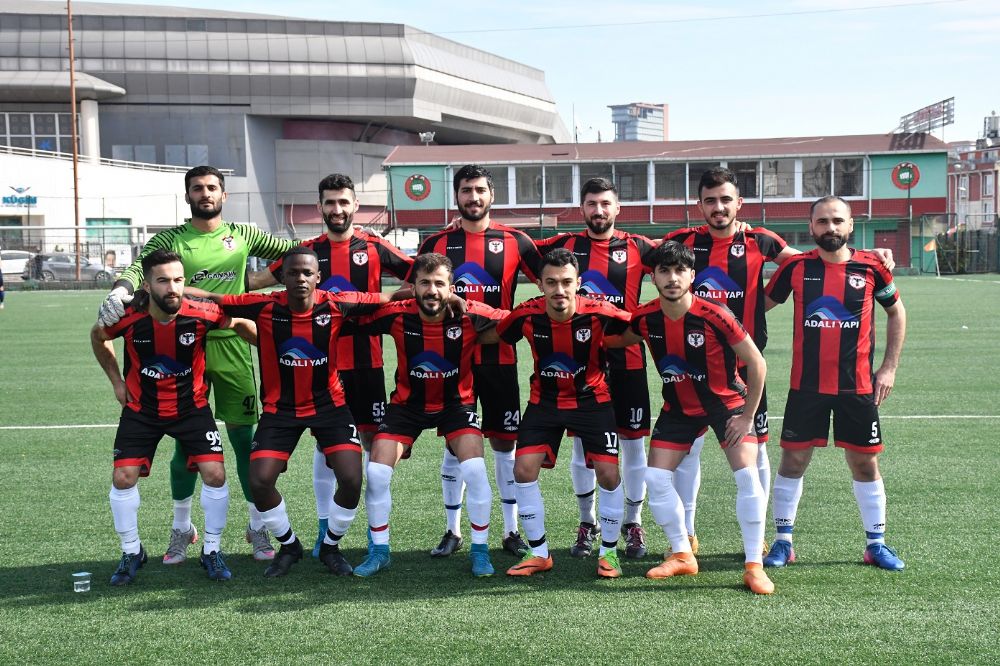 İSTANBUL ERZİNCANSPOR LİDERLİK KOLTUĞUNA OTURDU