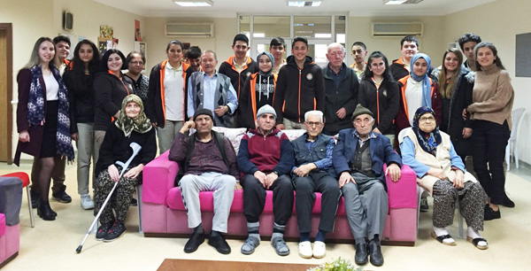 Gönüllü Torunlardan büyüklerine vefa