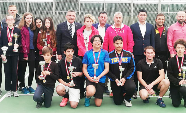 Tenis ödülleri sahiplerini buldu
