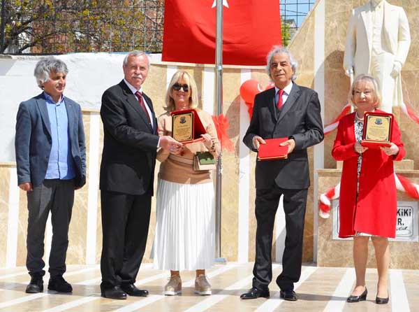 “Cesur olun, yolunuzu aydınlatan Atatürk ilke ve devrimleri var”