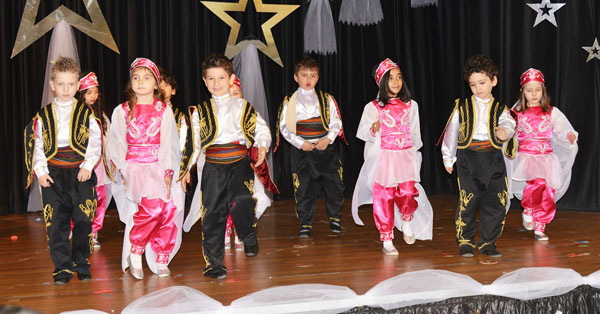 Can miniklerinden renkli bayram