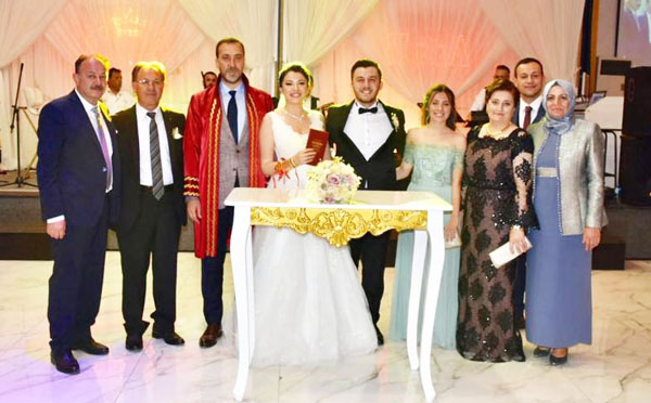 Allah mesut etsin