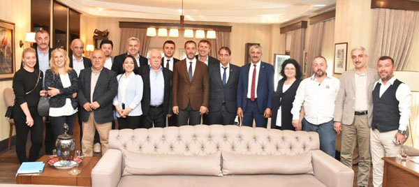 Rizeliler’den Yılmaz’a tebrik ziyareti