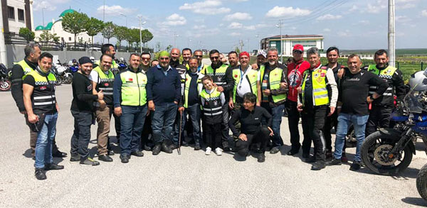 Motosiklet Kulüpleri: Çocuklara dokunma!