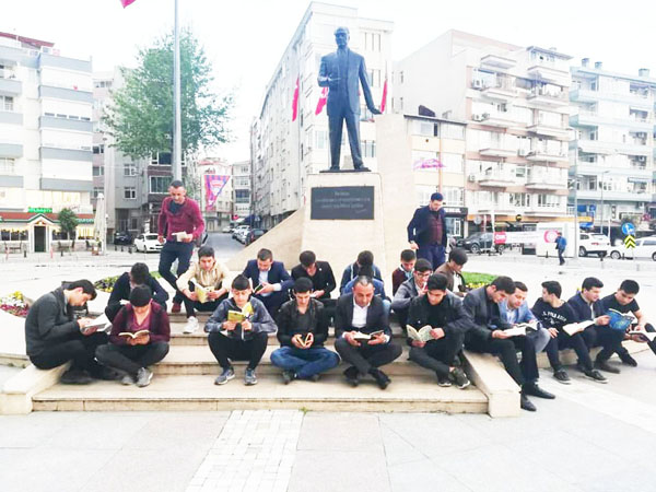 “Okumayan, kişiler cephenin arkasında su bile taşıyamayacak!”