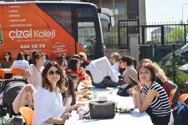 Çizgi Kolejinde Anneler Günü kahvaltısı