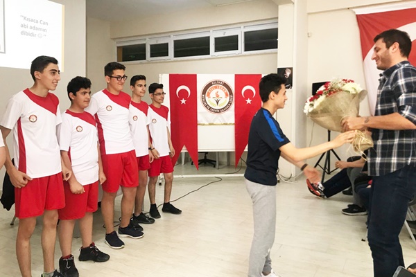 Basketbolcu Can Altıntığ ile söyleşi yaptılar