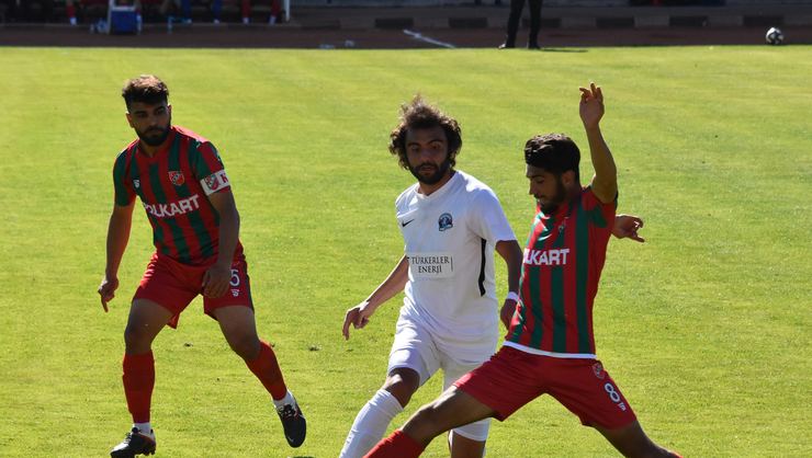 Karşıyakalı futbolculardan özveri